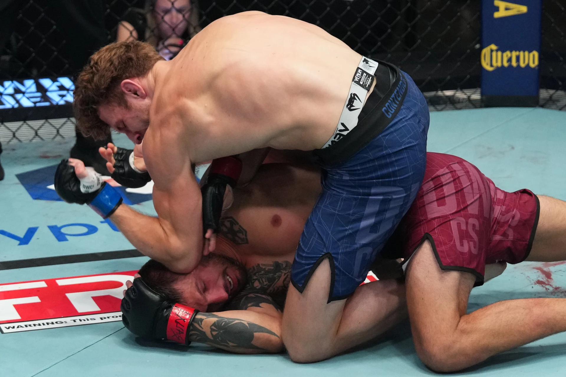 DWCS Week 3のウェルター級で打撃を交えるショーン・クランシー・ジュニアとゲイリー・バレット・ジュニア