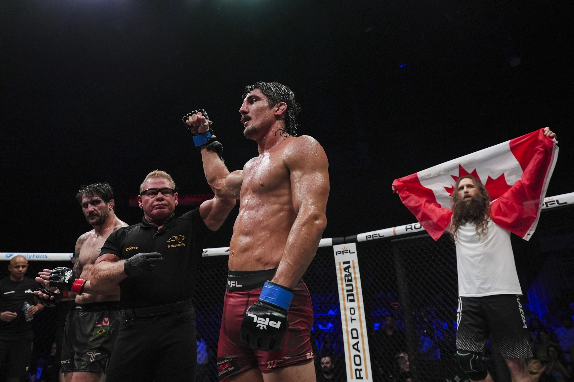 アーロン・ジェフリーがシルヴェイラに判定勝利 クリンチとヒジで3R圧倒【PFL Charlotte】
