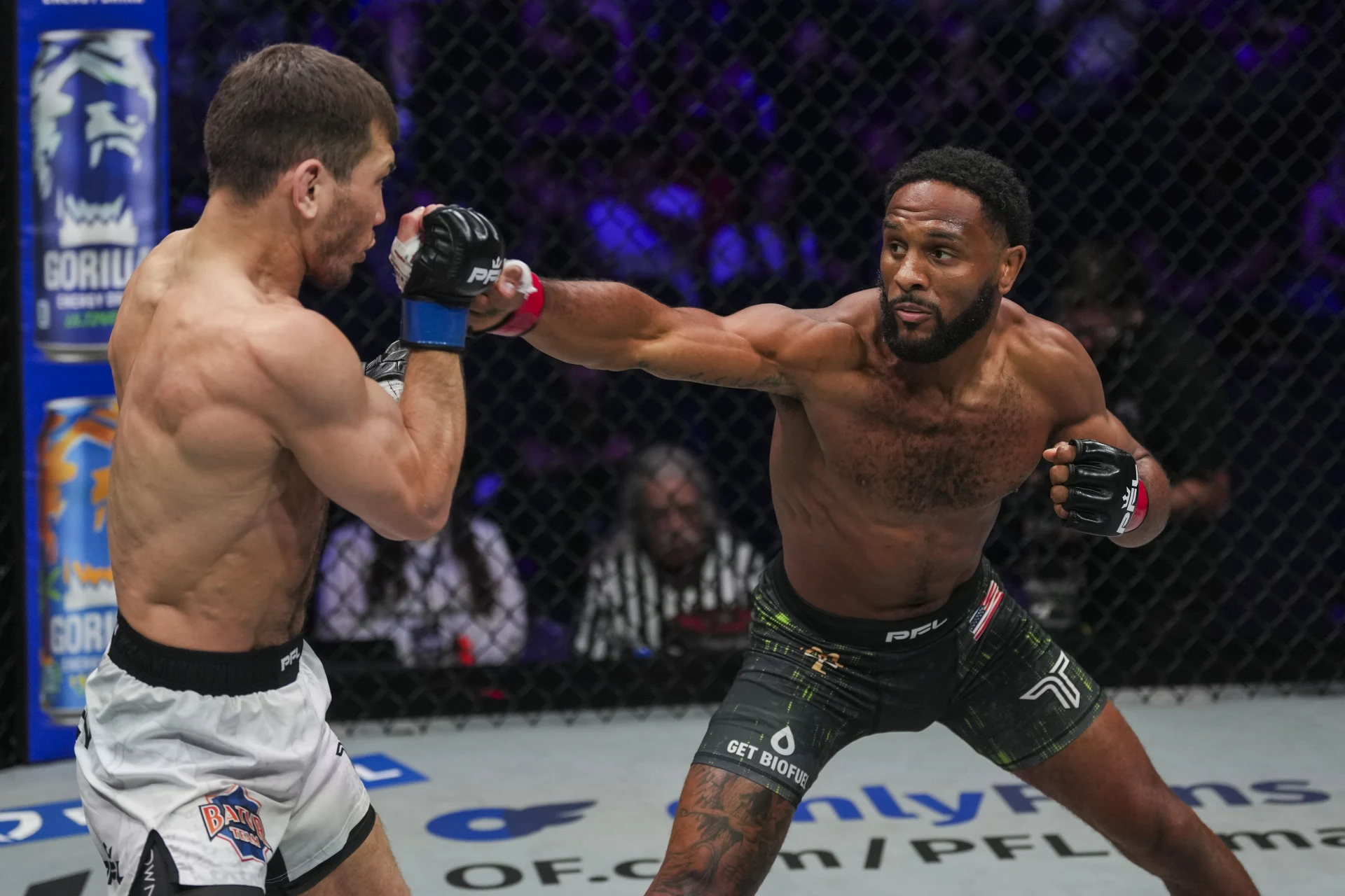 PFL San Diegoでサラマト・イスブラエフに右を放つAJ・マッキー