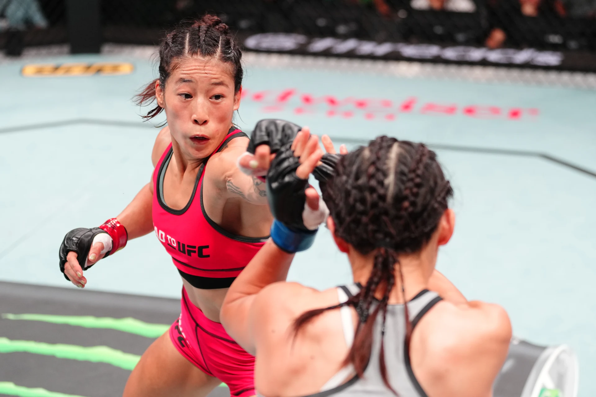 オープニングラウンドで松田亜莉紗と対戦するメン・ボー
