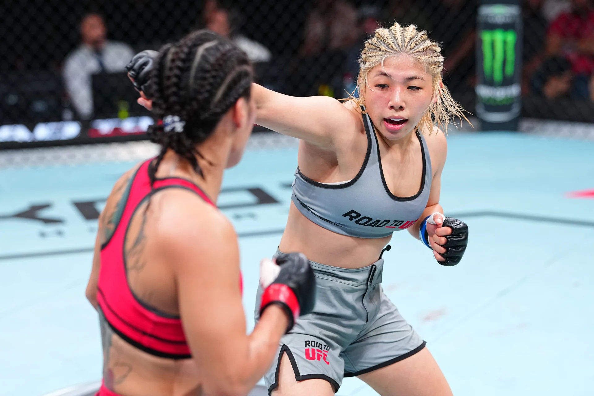 メン・ボーに組みで対抗する福田万智