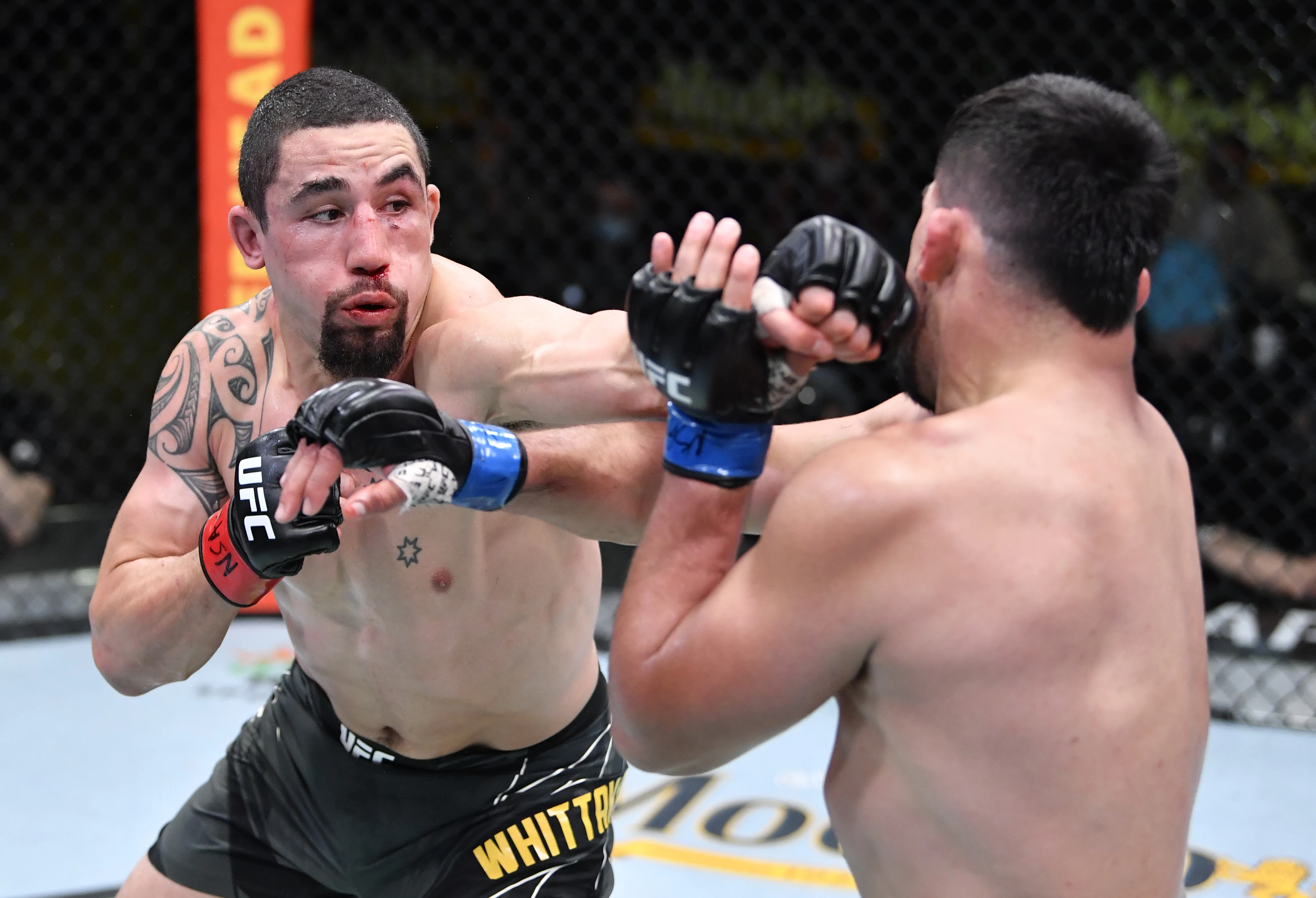 ロバート・ウィテカーがライトヘビー級へ UFC 329でニキータ・クリロフと対戦