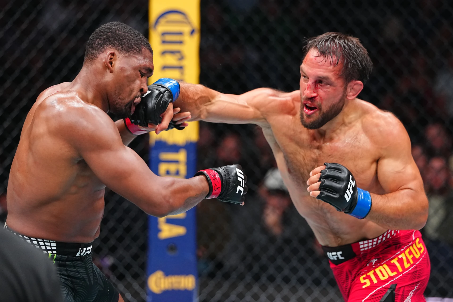 ダスティン・ストルツフスがアブドゥル・マリクに2R一本勝ち 大番狂わせでリアネイキッドチョーク
【UFC 330】