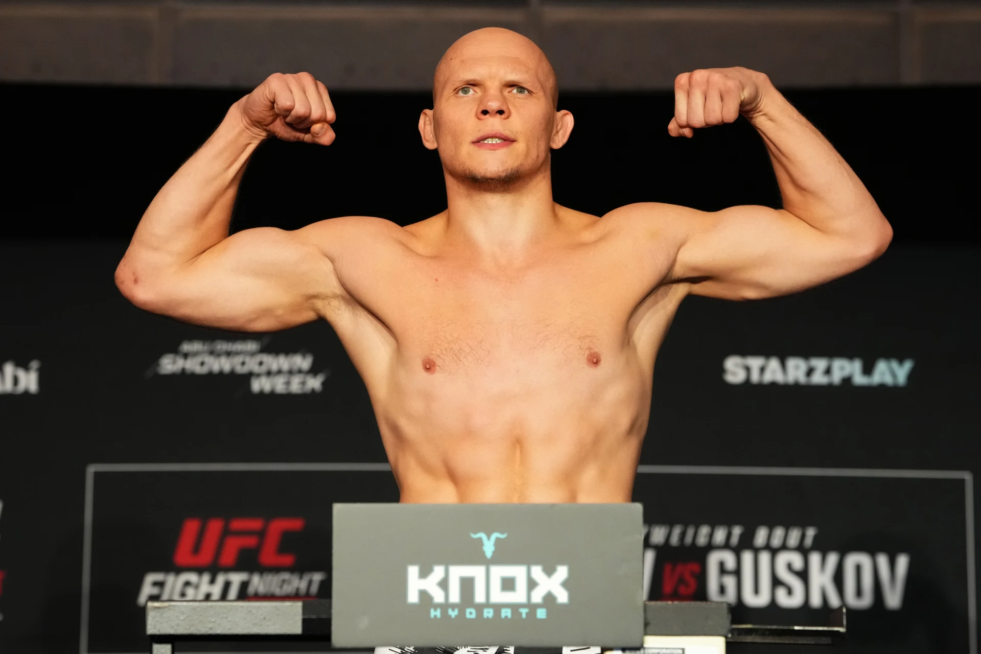 UFCファイトナイト・アブダビ公式計量に臨むボグダン・グスコフ