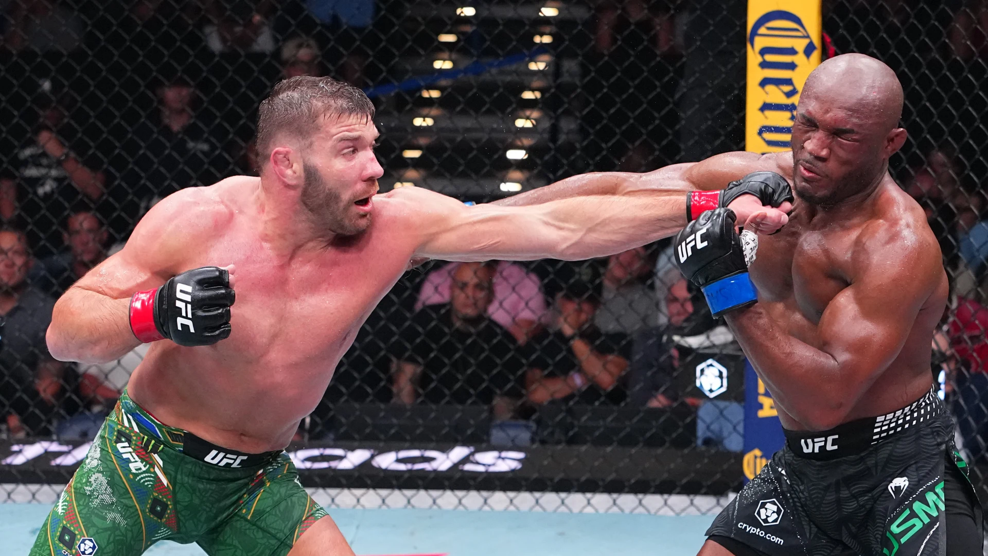 ドリカス・デュ・プレシがカマル・ウスマンとの元王者対決を制す 5ラウンドの激闘で判定勝利