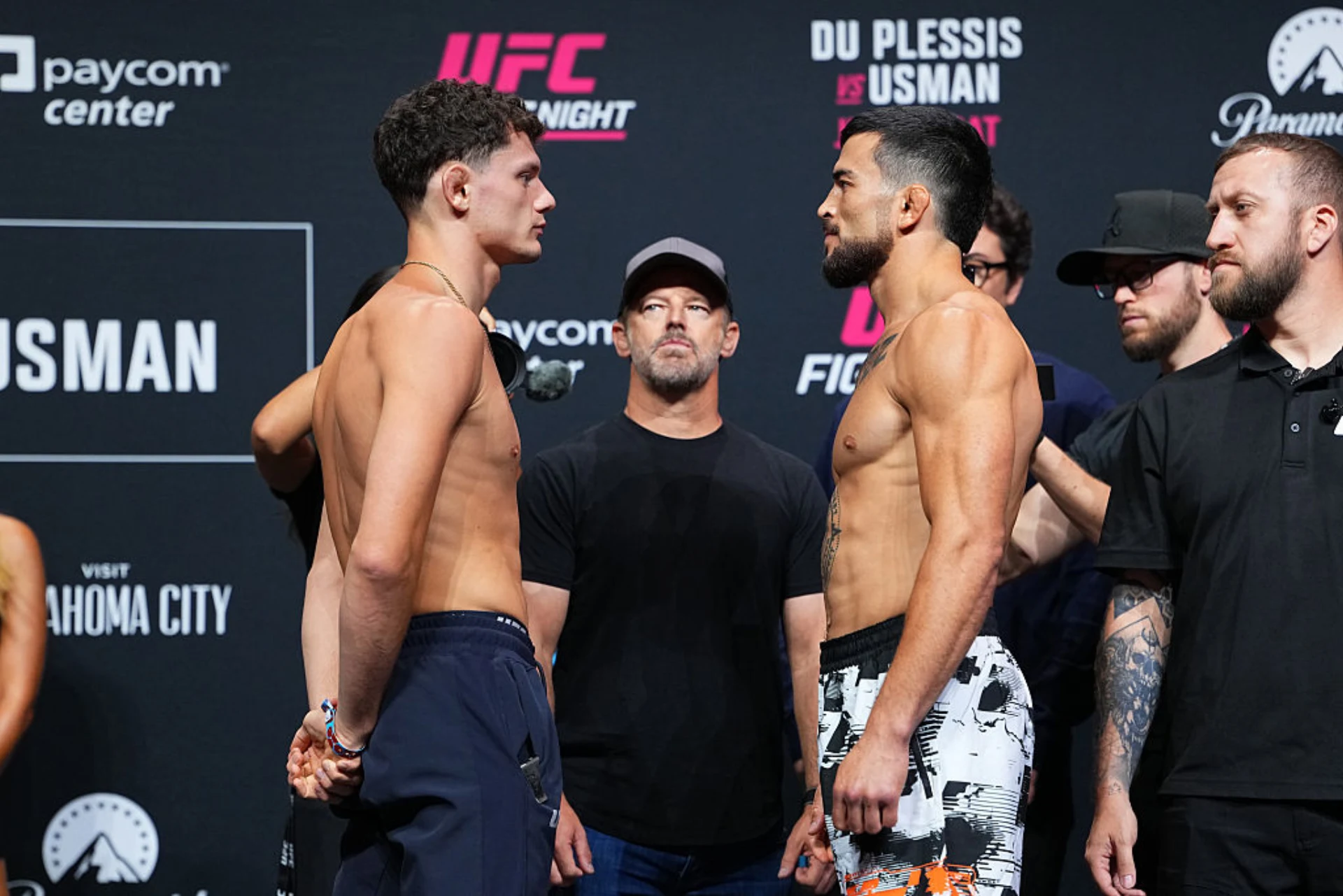 対峙するチェイス・フーパーとミッチ・ラミレス