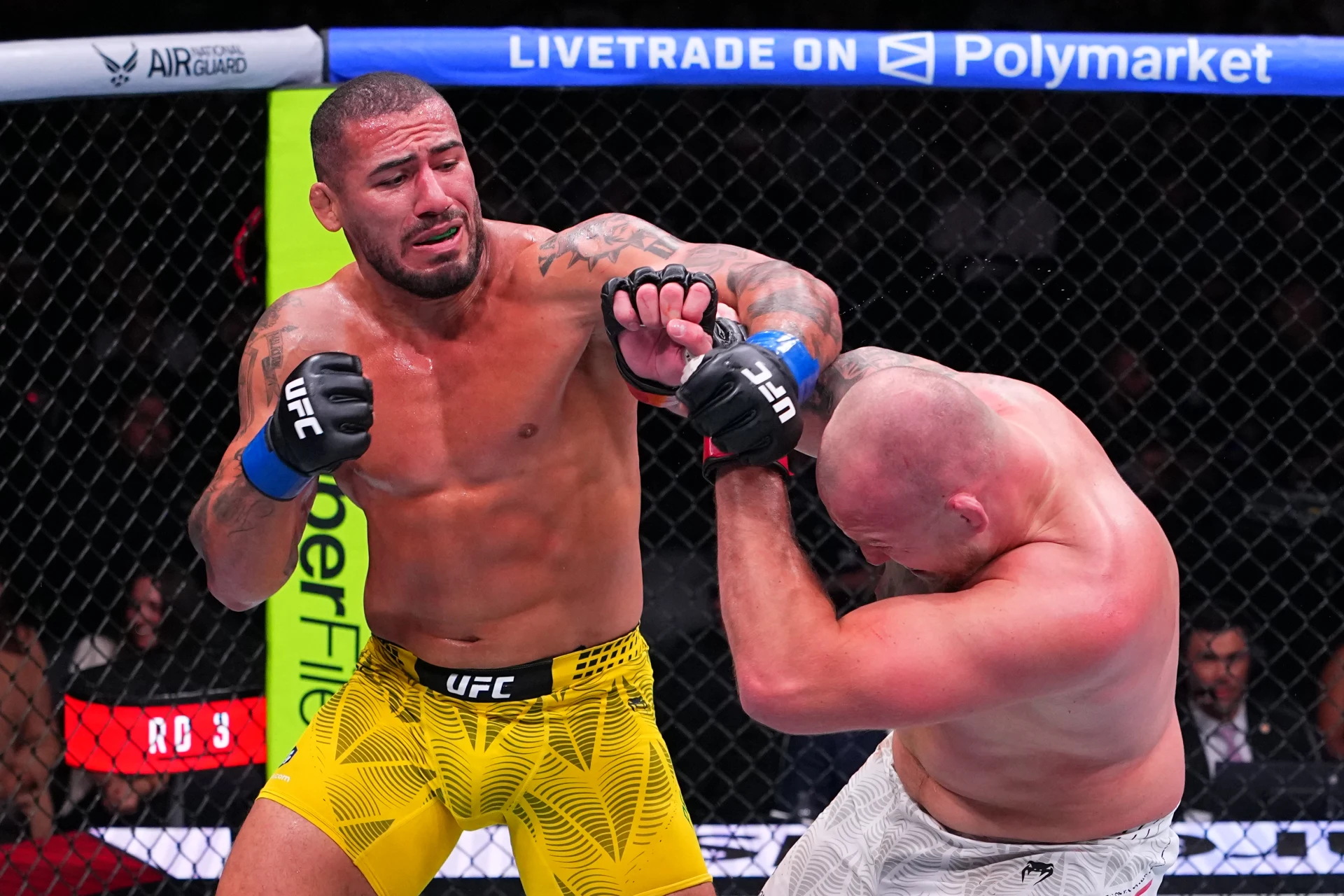 ヴィトー・ペトリーノがスピヴァクに判定3-0 全ラウンドを制してヘビー級4連勝【UFCサクラメント】