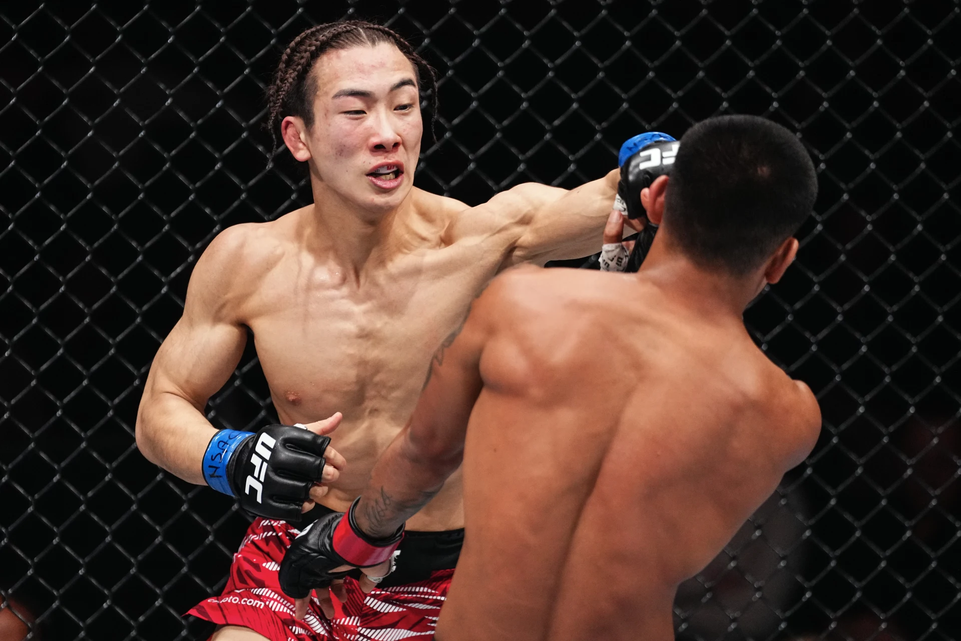 鶴屋怜が2連勝へ 無敗リマを破ったケヴィン・ボルハスと上海で激突【UFCファイトナイト上海】